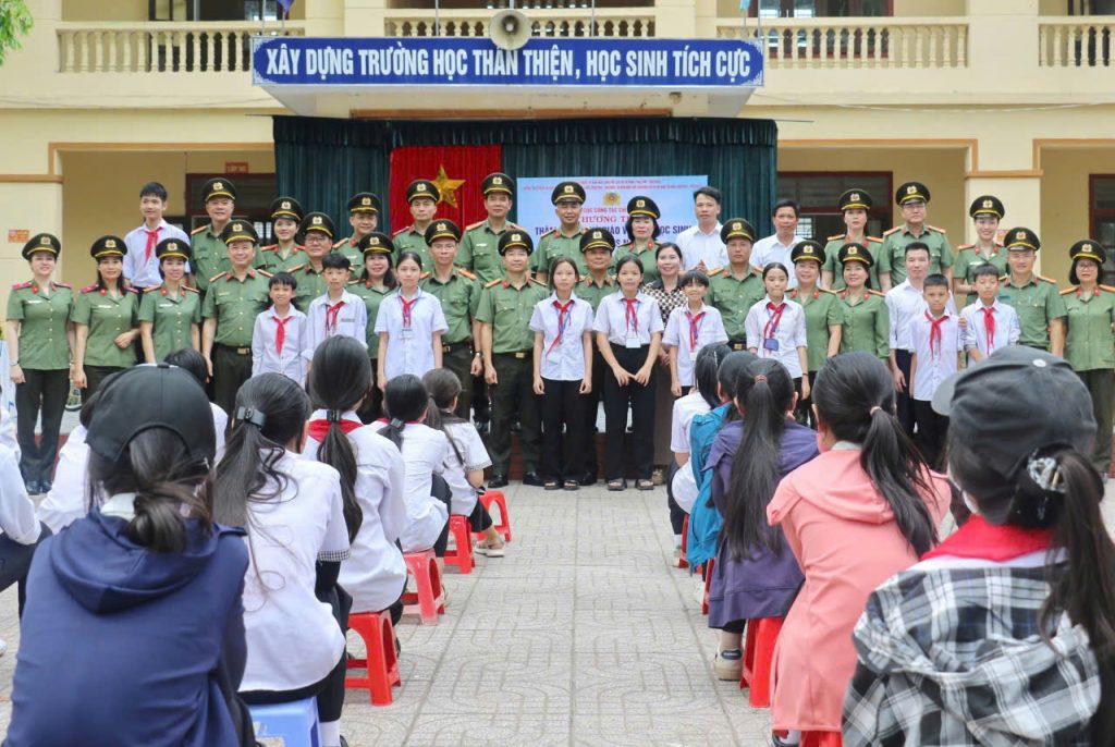 cong-ty-co-phan-lang-rua-dong-hanh-cung-cuc-cong-tac-chinh-tri-bo-cong-trong-hoat-dong-thien-nguyen-tai-que-huong-chu-tich-ho-chi-minh