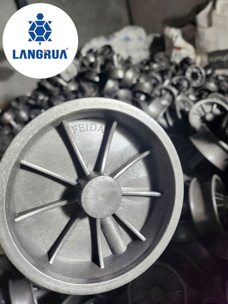 Bánh xe thùng rác nhựa 120L và 240L được sản xuất tại Xưởng sản xuất bánh xe Cơ Khí Làng Rùa làm từ cao su chất lượng cao kết hợp lõi nhựa